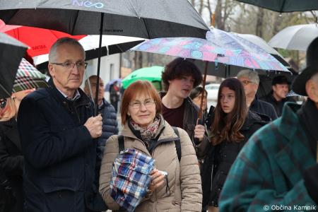 Dobrodošel mamut v Kamniku je dobil svoje mesto bronasti mamut v naravni velikosti, ki stoji v Mamutovem parku (35)
